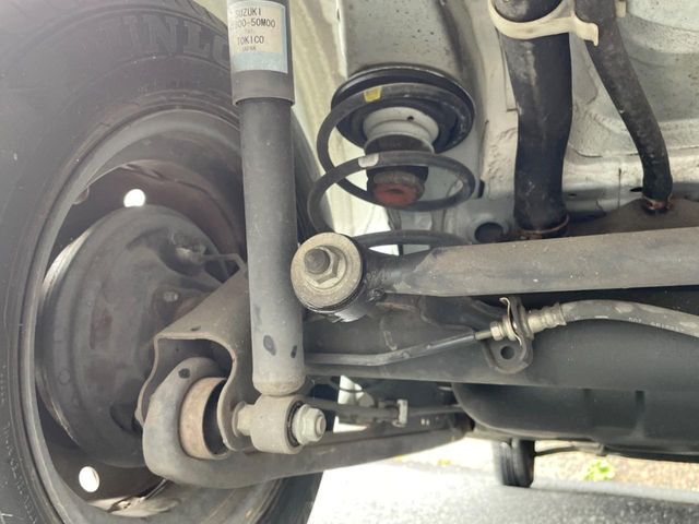お車を安心してお乗りいただく為には、足回りの定期点検が欠かせません。サービスサポート（有償保証）では無料点検もご提供しており、安心のカーライフをお過ごしいただけるサポート体制が整っています。