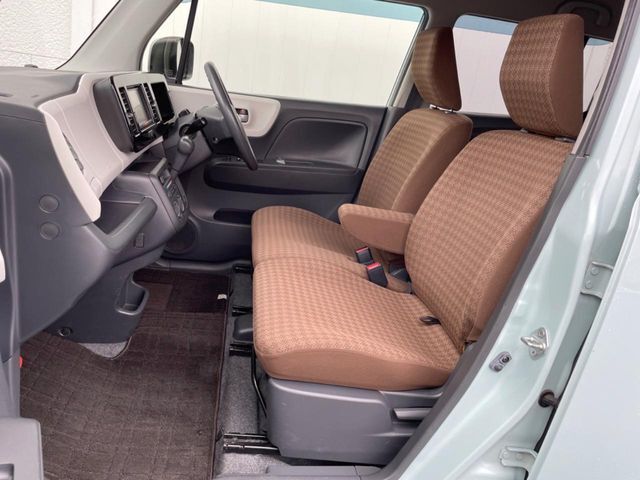 運転席シート廻りは使用感も少なく、良好な状態となっています。丁寧に使われていたことがよくわかりますね。