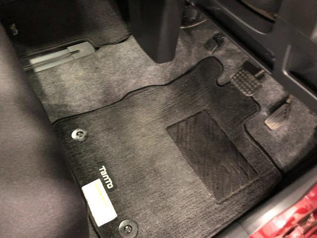 嬉しい純正フロアマット付き♪　状態も良好です（＾＾♪