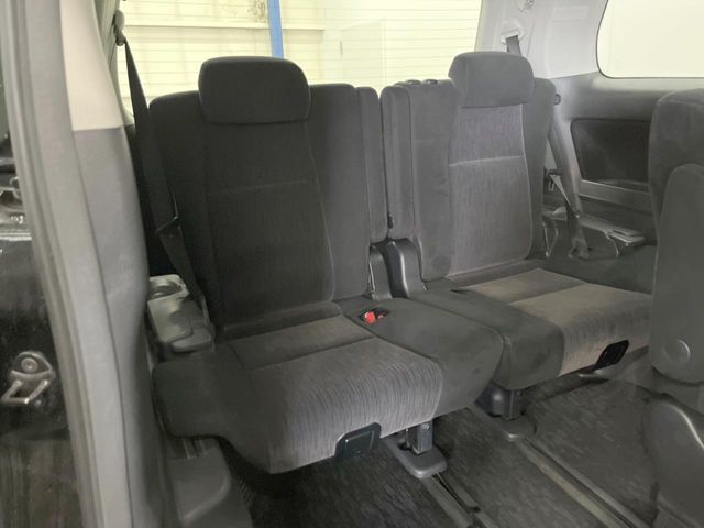 3列目シートはもちろん状態良好☆大人でもゆったりと座って頂けますので、大人数でのお出かけもラクラクです♪ご家族で、気の知れた仲間で、ドライブに行くのが楽しみですね♪