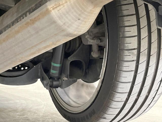 お車を安心してお乗りいただく為には、足回りの定期点検が欠かせません。サービスサポート（有償保証）では無料点検もご提供しており、安心のカーライフをお過ごしいただけるサポート体制が整っています。