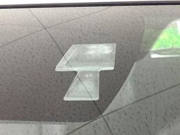 【スマートブレーキサポート】走行中に前方の車両等を認識し、衝突しそうな時は警報とブレーキで衝突回避と被害軽減をアシスト。より安全にドライブをお楽しみいただけます。