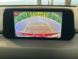 【バックカメラ】駐車時に後方がリアルタイム映像で確認できます。大型商業施設や立体駐車場での駐車時や、夜間のバック時に大活躍！運転スキルに関わらず、今や必須となった装備のひとつです！