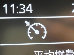 【クルーズコントロール】高速道路もラクラク走行。アクセルを離しても一定速度で走行ができ、長距離運転時の負担を軽減！加速・減速も簡単なスイッチ操作で調整できます。