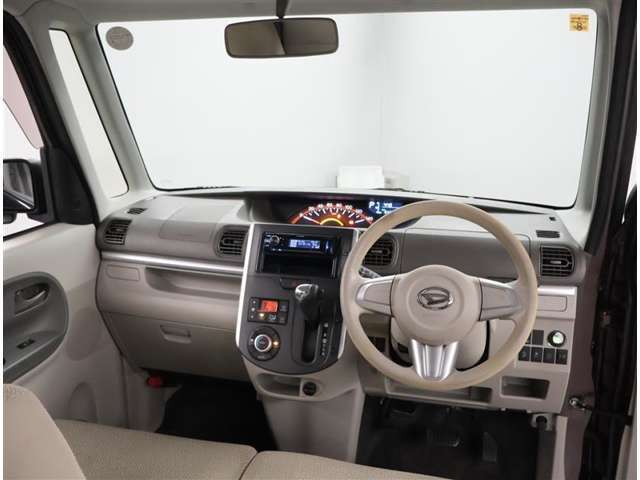 オシャレなインテリアで運転する気分も盛り上がりますよね＾＾
