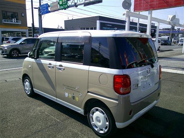 リアヴューです。プライバシーガラスも標準装備です。荷物かくしやエアコンの効きもちがいますね。日よけにも最適です。