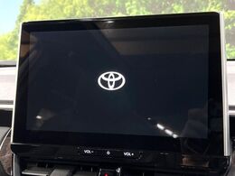 【10.5インチナビ】高級感とインパクトのある大画面ナビを装備。各種オーディオ操作はもちろん、スマホ連携もできる利便性の高いナビです♪