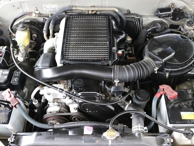 1KZ3000ccディーゼルターボエンジン！低燃費で力強い走りをしてくれます！
