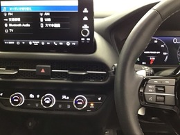 ホンダ純正メモリーナビ搭載なので、遠方へのドライブもお任せ下さい！ステアリング左手側にオーディオ関連のコントロールスイッチを配置しています。操作時は視線を逸らすことなく運転に集中できます