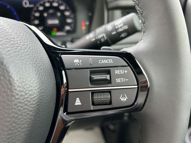 【アダプティブクルーズコントロール（ACC）】適切な車間距離を保ちながら先行車に追従走行できます！機能には限界があるためご注意ください。