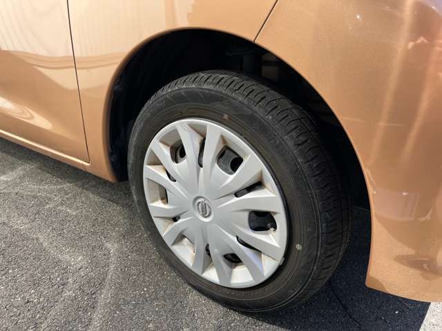 ☆お車についた傷やヘコミ、事故の修理もハヤシにお任せください。自社鈑金工場で修理ができますの安心です☆