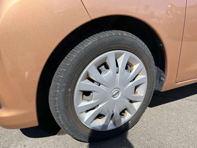 ☆お車についた傷やヘコミ、事故の修理もハヤシにお任せください。自社鈑金工場で修理ができますの安心です☆