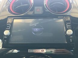 【純正ナビ】人気の純正ナビを装備しております。ナビの使いやすさはもちろん、オーディオ機能も充実！キャンプや旅行はもちろん、通勤や買い物など普段のドライブも楽しくなるはず♪