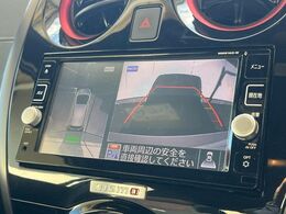 【アラウンドビューモニター】専用のカメラにより、上から見下ろしたような視点で360度クルマの周囲を確認することができます☆縦列駐車や幅寄せ時に活躍してくれます♪