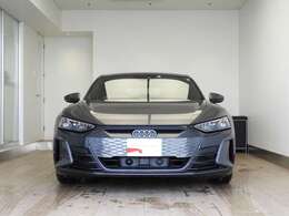 ☆時代の先端を行くテクノロジーと、感性を刺激するエモーショナルなデザインを両立したAudiの理想を体現する電気自動車のフラッグシップモデル☆
