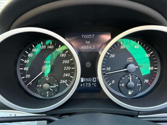 実走行「70，057km」警告灯の点灯などなく機関良好です。