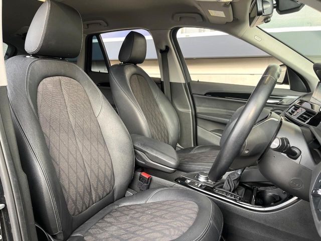 ●ハーフレザーシート：高級感漂うハーフレザーシートは、使用感も少なく良好なコンディションを保っております！その他、気になる箇所がございましたらお気軽にお問合せ下さい！