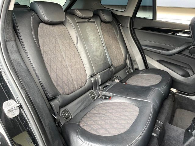 ●後部座席も気になるようなキズ・汚れやへたり等、大きなダメージはなく、良好な状態です。
