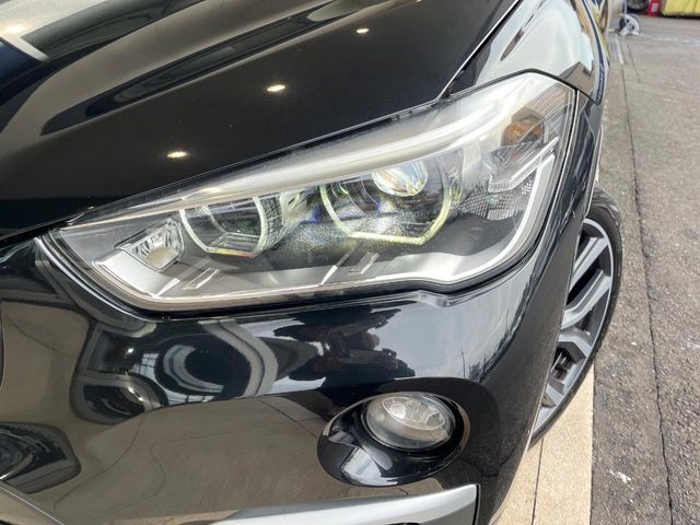 ●LEDヘッドライト：夜間走行時も良好な視界を確保し安心して運転できる高輝度LEDヘッドライトを装備！点灯速度が早く、消費電力も抑えられています。