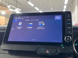 【純正ナビ】人気の純正ナビを装備しております。ナビの使いやすさはもちろん、オーディオ機能も充実！キャンプや旅行はもちろん、通勤や買い物など普段のドライブも楽しくなるはず♪