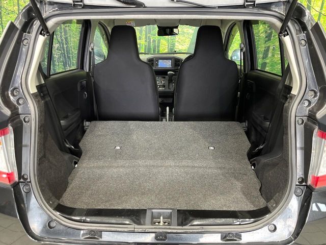 普段のお買い物や通勤、送迎等に十分な荷室スペースを確保しております。セカンドシートを倒すと、大きな荷物の積載も可能です♪