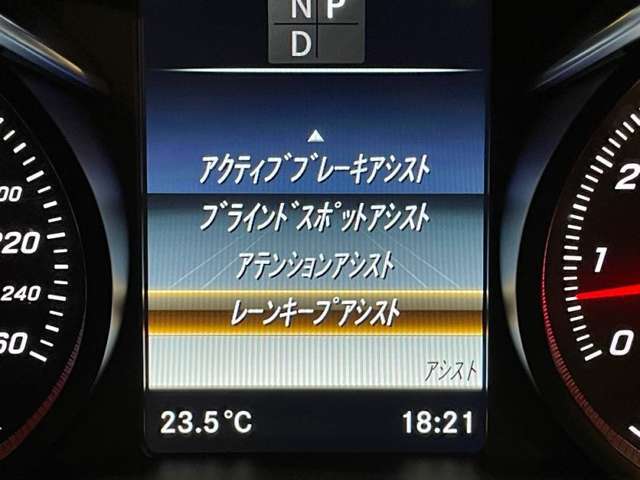 LIBERALAでは多種多様の車種をご用意させていただいております。お客様がご納得いくまで、そのお車の持つ特性を五感すべてで感じ取っていただける場をご提供します。