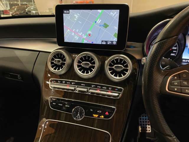 ご来場が難しいお客様でもご安心下さい、店頭在庫でしたらテレビ電話などを使いお車の詳細をご説明させて頂く事も可能でございます。当店スタッフが真心込めてご対応させて頂きます。