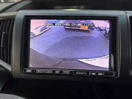 「バックカメラ」駐車時に後方確認をドライバーの目では確認しづらい部分や死角部分も映像として映し出されるため、駐車や車庫の出し入れがしやすくなります！