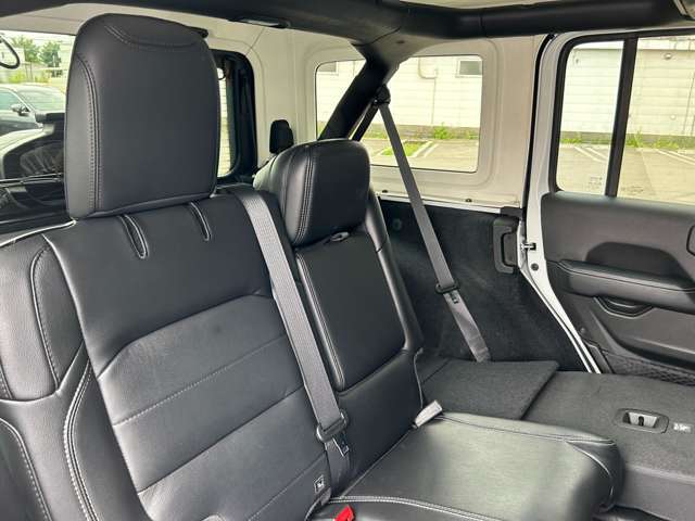 LIBERALAでは多種多様の車種をご用意させていただいております。お客様がご納得いくまで、そのお車の持つ特性を五感すべてで感じ取っていただける場をご提供します。