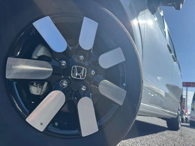 純正15インチアルミホイール！