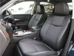 ハーフレザーシート装備☆内装ももちろんクリーンナップ済みですので気持ちよくお使いいただければと思います！