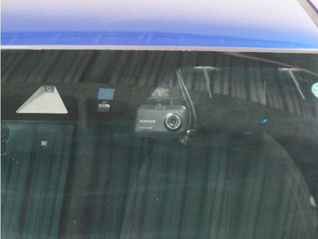 【ドライブレコーダー】安心・安全なカーライフに必須のドライブレコーダーを装備。あおり運転や事故に遭遇した際の状況も映像で記録し、万一のリスクに備えます。