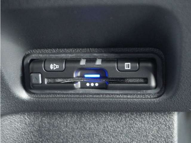 今や必需品の◆ETC車載器　装備車◆　有料道路を利用する際にスムースに通過でき、わずらわしい料金支払いから開放されます！