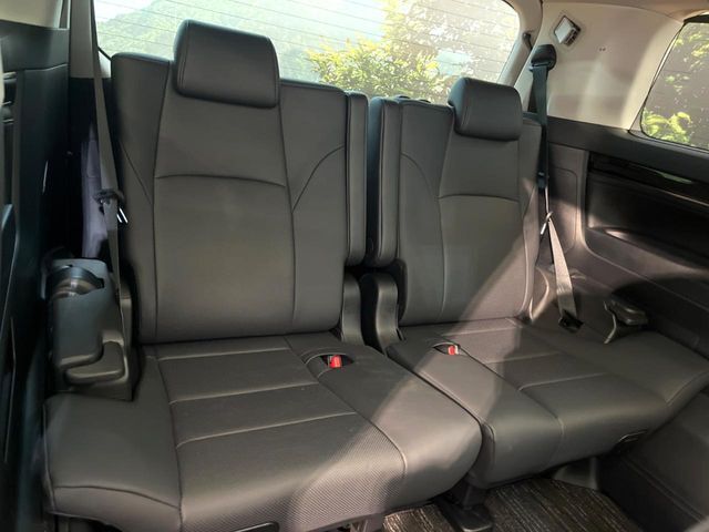 3列目シートはもちろん状態良好☆大人でもゆったりと座って頂けますので、大人数でのお出かけもラクラクです♪ご家族で、気の知れた仲間で、ドライブに行くのが楽しみですね♪