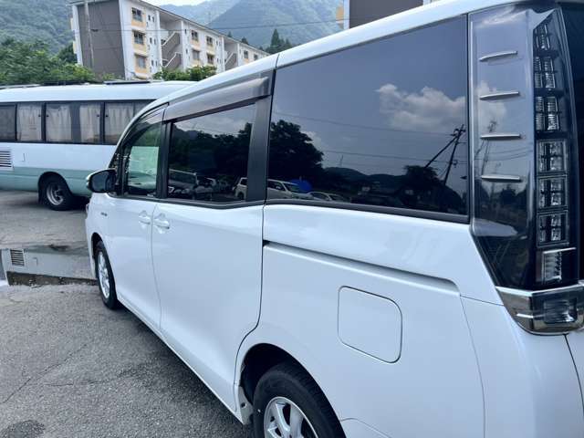 少人数運営の為、車検・登録作業等で不在にしていることもございます。大変恐れ入りますが、ご来店前には一度お電話頂きますと幸いです。