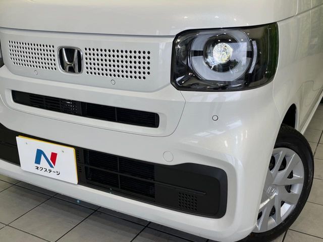 【LEDヘッドライト】悪天候や夜間走行時も良好な視界を確保し安心して運転できる高輝度LEDヘッドライトを装備！点灯速度が早く、消費電力も抑えられています。