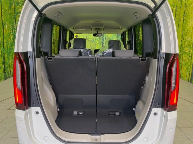 普段のお買い物や通勤、送迎等に十分な荷室スペースを確保しております。セカンドシートを倒すと、大きな荷物の積載も可能です♪