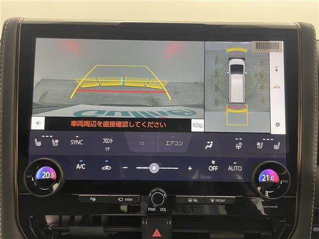 【パノラミックビューモニター】クルマを真上から見下ろした視点で駐車をサポートします！クルマの斜め後ろや真横など、いち早く障害物に気が付くことができます。