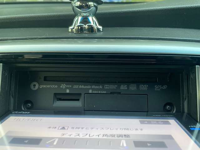 【ナビ】各種オーディオメディアをお楽しみいただけます。自分の現在地を確認できる事と目的地までのルート案内げできます。ドライバーはモニター上に映し出された地図で確認することができます。