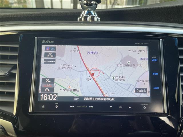 【ナビ】各種オーディオメディアをお楽しみいただけます。自分の現在地を確認できる事と目的地までのルート案内げできます。ドライバーはモニター上に映し出された地図で確認することができます。