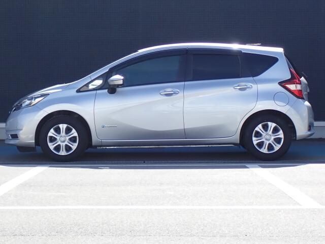 弊社保証では納車日から走行距離無制限で、消耗品を除く全ての部品を1年間保証します。（福祉車両に関して架装装置は保証対象外となります）（外国産車は距離5，000kmまで半年間）