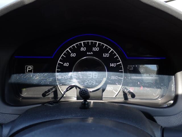 メーターパネルも知りたい情報が一目瞭然ですね。