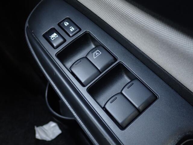 パワーウィンドウなので、窓の開閉もらくらくです！