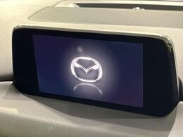【純正ナビ】人気の純正ナビを装備。オーディオ機能も充実しており、Bluetooth接続すればお持ちのスマホやMP3プレイヤーの音楽を再生可能！毎日の運転がさらに楽しくなります！！