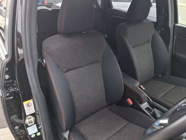 当店の中古車は最長3カ月又は3，000kmの無料保証がついております。（一部保証なし）有償で最長3年走行距離無制限のロングプランもございます。お気軽にお問い合わせください。