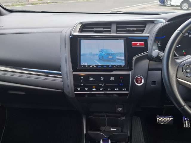 当店では厳選した奇麗な車のみを展示しております。全車内外装クリーニング済です。納車前にはピカピカでお渡しいたします。ガラスボディーコーティングプランもご好評いただいております。ぜひお問い合わせください