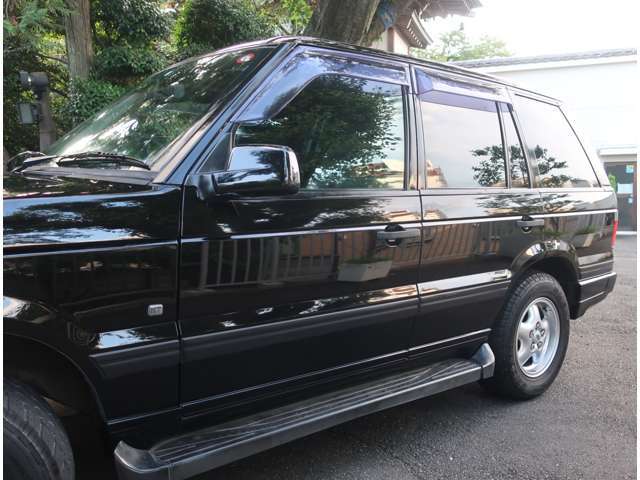 一部の車輌はガレージが離れております。ご来店前にお電話頂けますと、お待たせすることなくご案内させて頂きます。03-5746-9215までおかけください