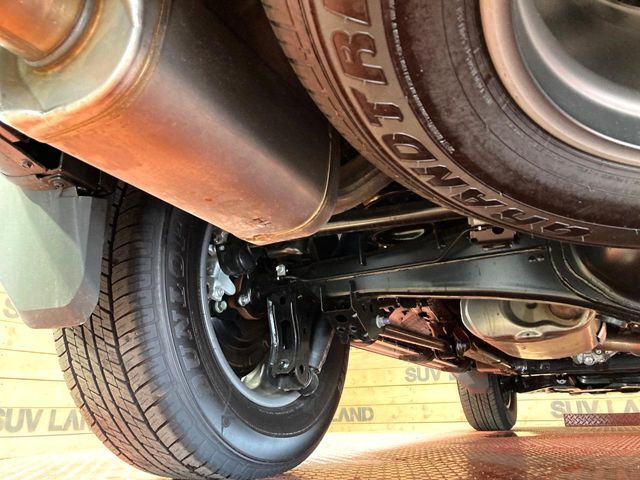 お車を安心してお乗りいただく為には、足回りの定期点検が欠かせません。サービスサポート（有償保証）では無料点検もご提供しており、安心のカーライフをお過ごしいただけるサポート体制が整っています。