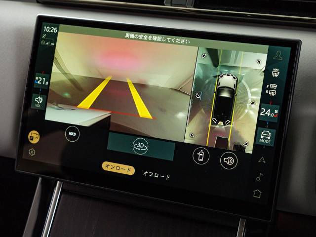 全周囲カメラとセンサーは狭い場所でも安心して駐車できるようにサポート。タッチスクリーンの表示と音で障害物との距離を確認できます。車幅感覚に慣れていない方や駐車の苦手な方には必見の装備といえます♪