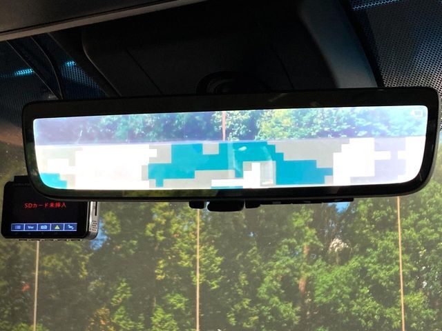 【デジタルインナーミラー】後席の大きな荷物や同乗者で後方が確認しづらい時でも安心！カメラが撮影した車両後方の映像をルームミラー内に表示。クリアな視界で状況の確認が可能です！